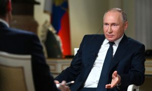 «Явно смехотворное»:  Сунак вслед за Шольцем высмеял интервью Путина Карлсону