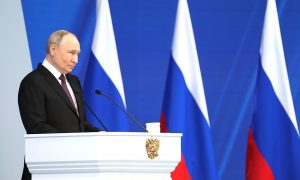 «Страна выйдет на абсолютно новый качественный экономический уровень»: что российские политологи и журналисты думают о послании Владимира Путина Федеральному собранию