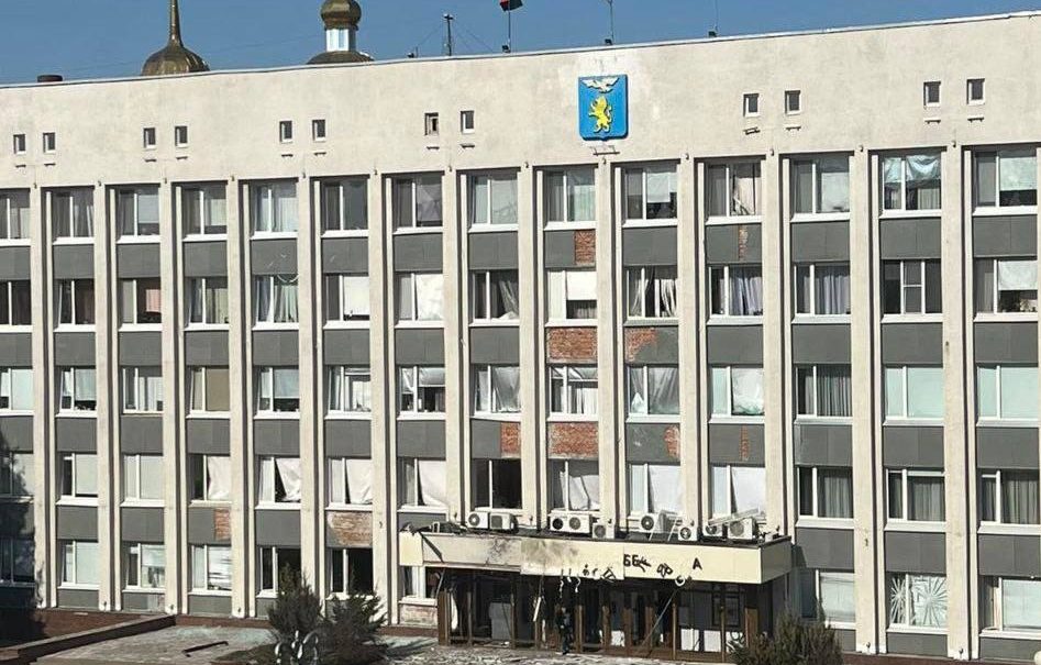 Здание администрации Белгорода атаковал БПЛА: двое раненых 