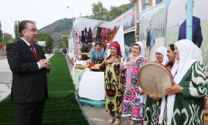 Заинтриговал: президент Таджикистана шокировал своим поздравлением женщин на 8 марта