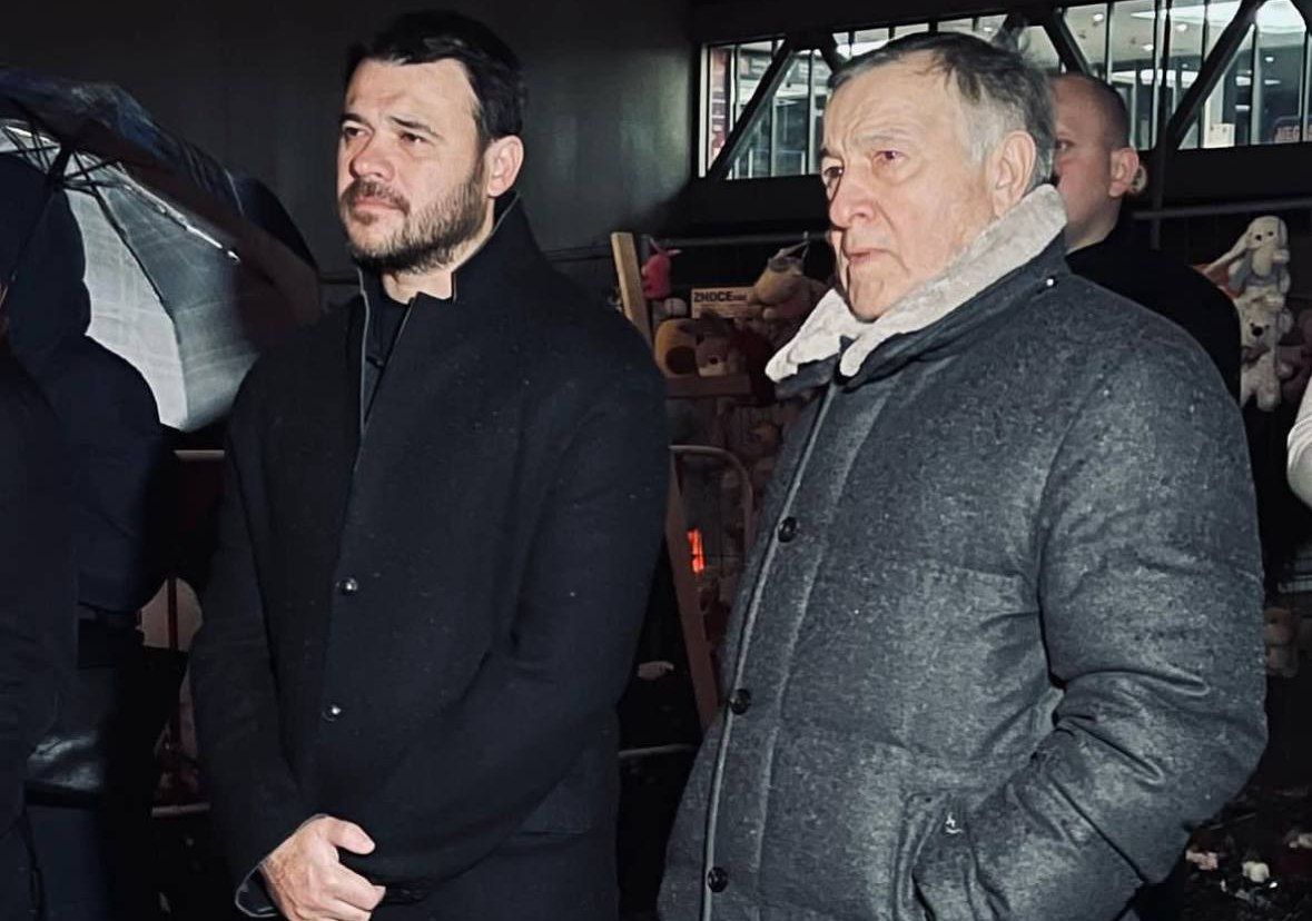 Эмин Агаларов с отцом приехал на вечер памяти жертв теракта в «Крокусе»: «Сегодня мы все солидарны»