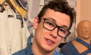 «Не привыкли встречать. Привыкли прос*р*ть»: Никита Кологривый устроил скандал организаторам фан-встречи