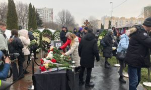 «Классно лежит в гробу, словно бутерброд»: украинцы массово глумятся над похоронами Навального