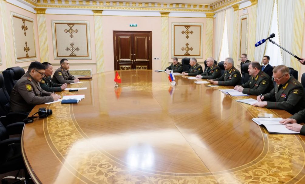 Министры обороны России и Кыргызстана утвердили документы о сотрудничестве в информационной и РХБ-защите 