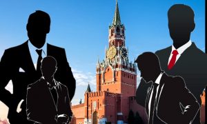 Не две башни Кремля, а три элитные группировки: Хазин назвал, кто бьется за власть в России