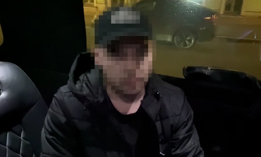 ФСБ задержала курьера, доставившего компоненты бомбы для подрыва авто Василия Прозорова ФСБ задержала курьера, доставившего компоненты бомбы для подрыва авто Василия Прозорова