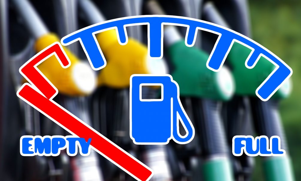 Россия вошла в двадцатку стран с самым дешевым бензином 