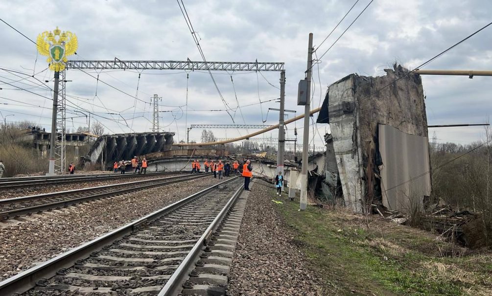 «Давно просили отремонтировать»: что известно об обрушении моста в Смоленской области 