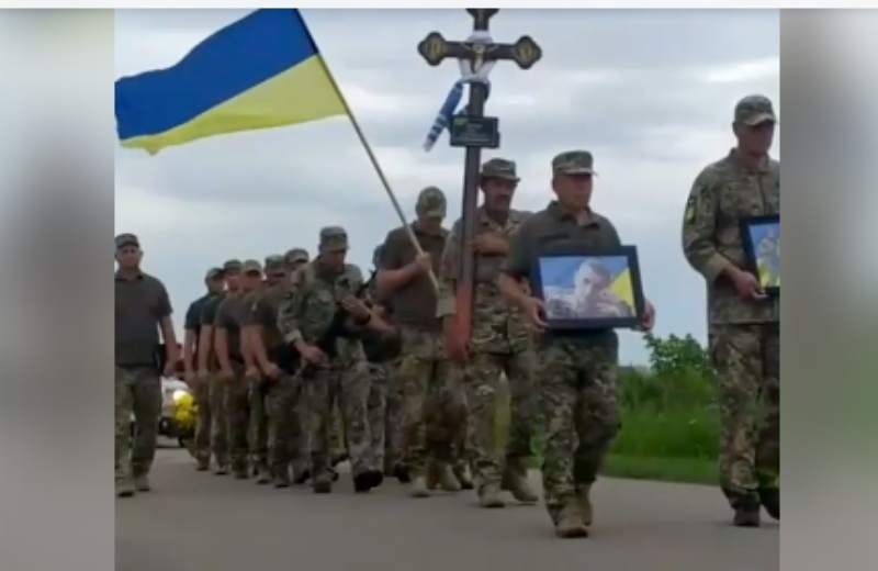До последнего украинца: в Сеть тайно «слили» военное кладбище в Виннице со свежими могилами До последнего украинца: в Сеть тайно «слили» военное кладбище в Виннице со свежими могилами