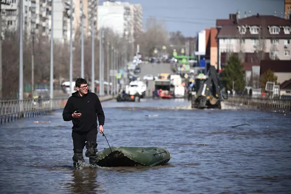 Вода продолжает прибывать: уровень Урала в Оренбурге вырос до 12 метров 