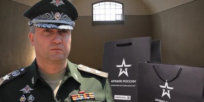 Тимур и его награды: защита Иванова принесла в суд четыре пакета с орденами и медалями замминистра обороны