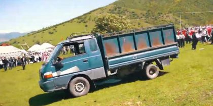 «Бешеный» грузовик с мороженным передавил 29 детей в Киргизии