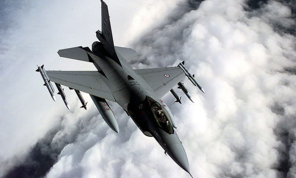 Готовили под F-16: Россия ударила в район военного аэродрома подо Львовом 