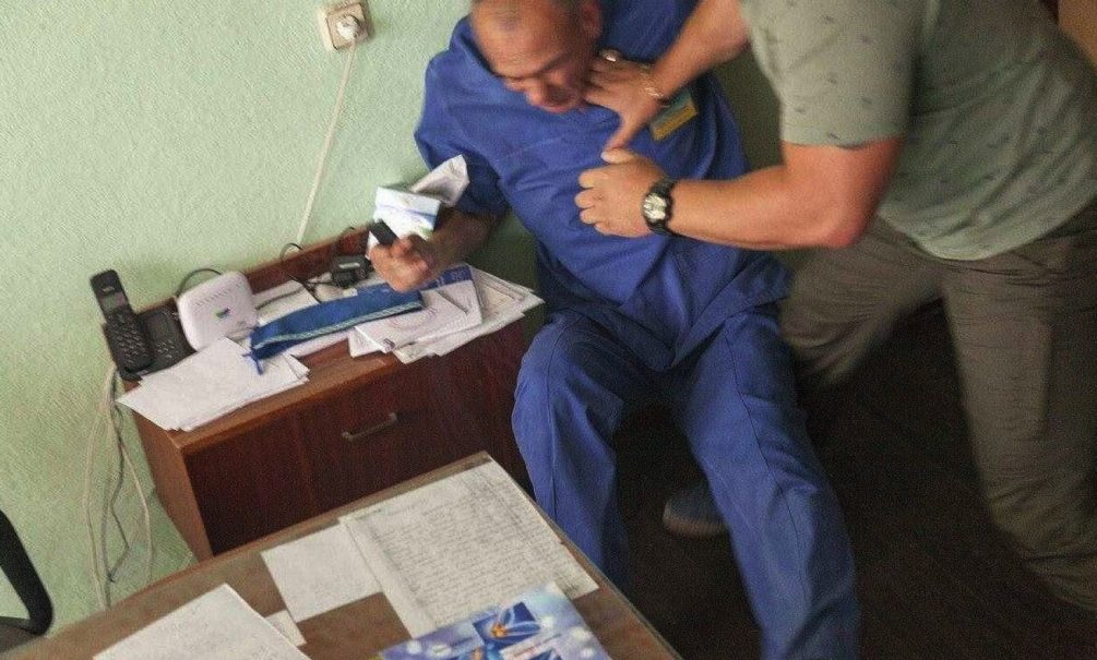 Пенсионер в белой горячке порезал врачей и пациентов Самарской ЦРБ 