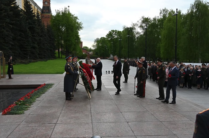 Делегация СНГ почтила память героев ВОВ в Москве и Минске 