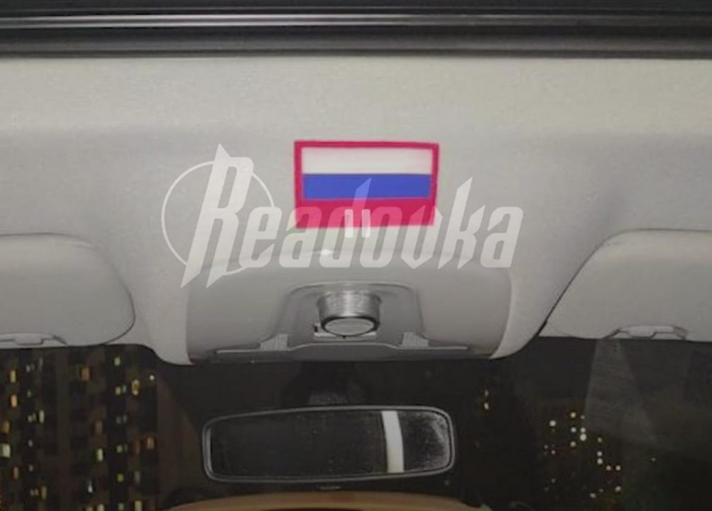 «А мы удивляемся, что мигранты не уважают Россию»: «Яндекс» захейтили за запрет российского флага в такси