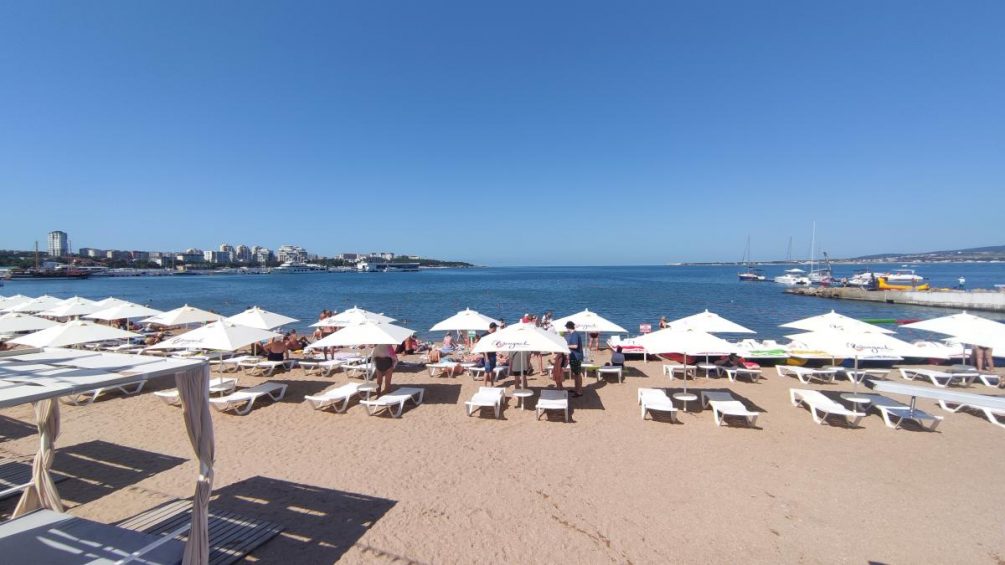 «Сегодня летают, значит ждем еще прилеты»: Украина хочет сорвать курортный сезон в России