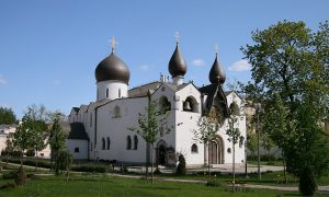 «С Божьей помощью»: бухгалтер московского монастыря украла с его счетов более 26 миллионов