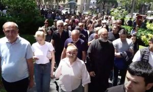 Дороги заблокированы, народ выходит на улицы: массовые протесты продолжаются в Армении
