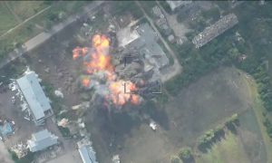 «Десятки бойцов сгорели заживо»: появились кадры второго удара ФАБ-3000, поразившего базу ВСУ