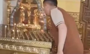 В Москве мигрант задул свечки в храме и напал на прихожанку