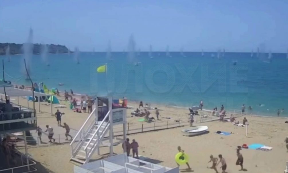 Шокирующее видео: момент удара ракеты АТАСМS по пляжу в Севастополе 