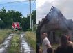В Волгодонске пожарные не смогли спасти пылающий дом из-за незаконно установленного шлагбаума