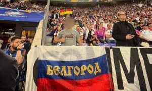 Болельщики вывесили российские флаги на открытии чемпионата Европы по футболу
