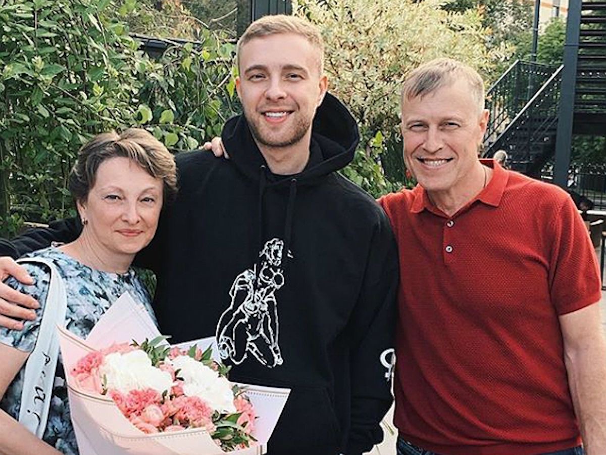 «Это моя благодарность за воспитание»: Егор Крид до слез растрогал отца подарком за 15 млн рублей 