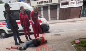 «Я тебя принимать не буду»: на Украине врачи скорой назвали мужчину «москалём» и отказались помогать ему 