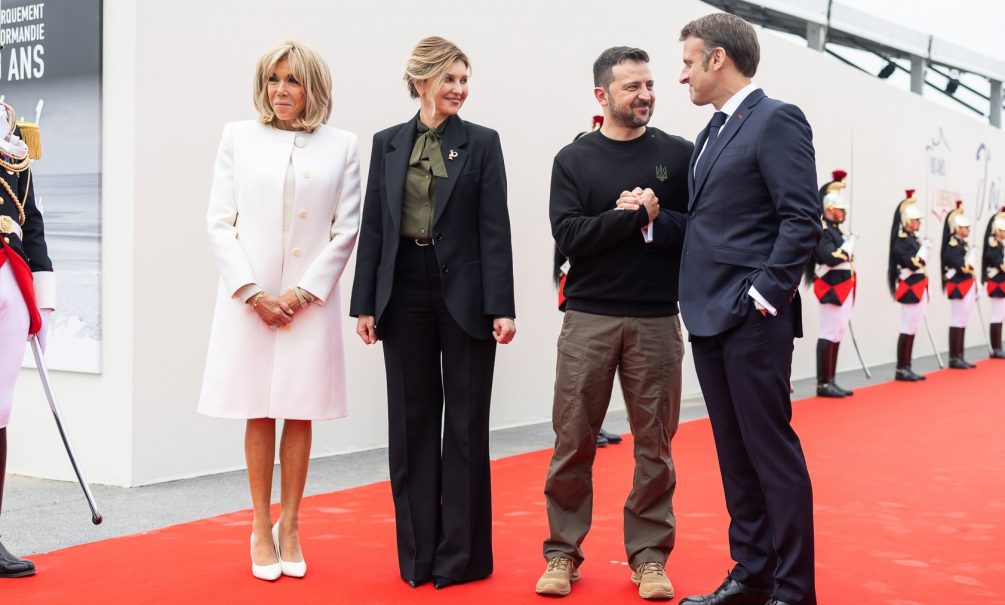 Дёрганая какая-то: первая леди Украины странно повела себя на красной дорожке во Франции 