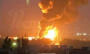 В ростовском Азове после атаки дрона загорелись резервуары с нефтепродуктами
