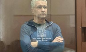 «Будет сидеть в клетке»: суд продлил арест экс-замминистра Тимура Иванова