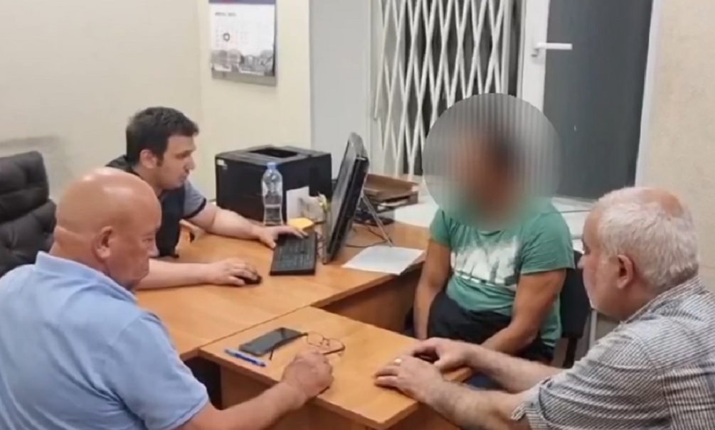 Забрался через окно: азербайджанцу вменили надругательство над жительницей Петербурга 