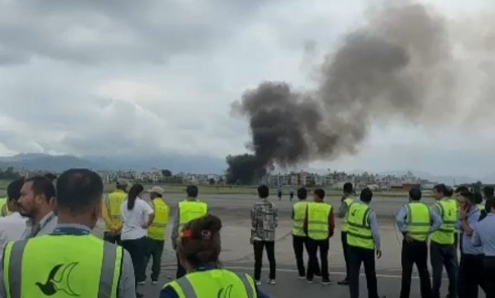 Пассажирский самолет разбился в аэропорту Катманду 