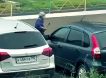 В Башкирии пенсионерка побила тростью мешавшие ей спать автомобили