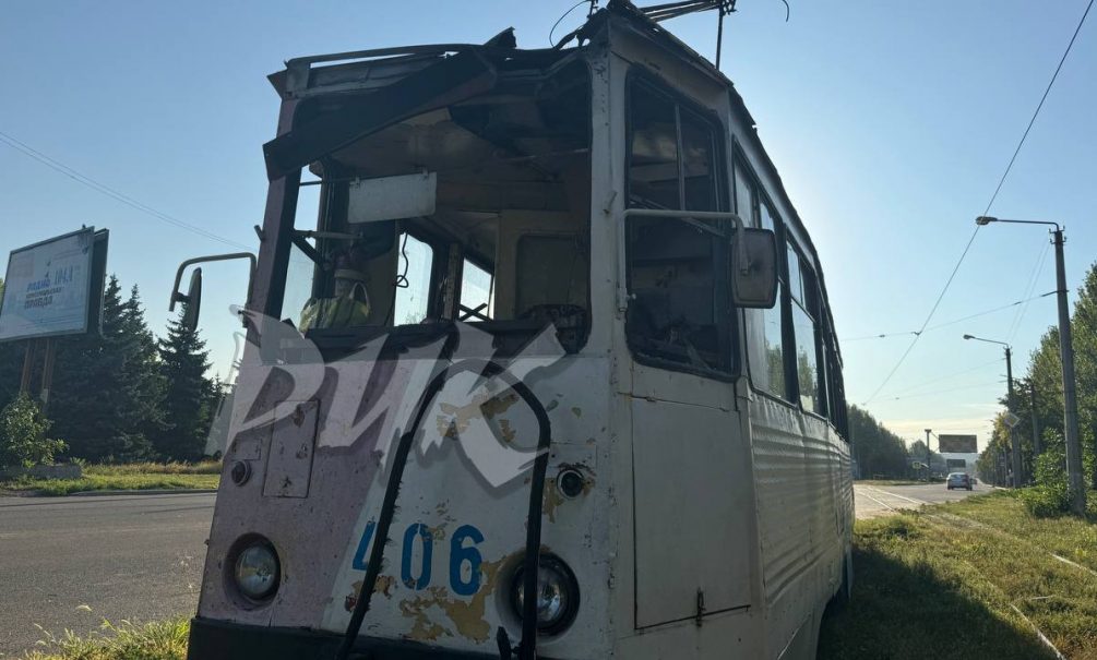 Убит вагоновожатый: украинский дрон ударил по трамваю в центре Горловки 