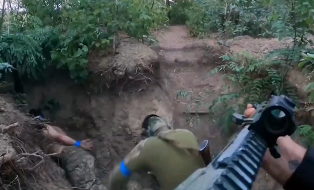 Колумбийские наёмники ВСУ взяли штурмом украинский опорник, чтобы спасти сослуживца от казни 