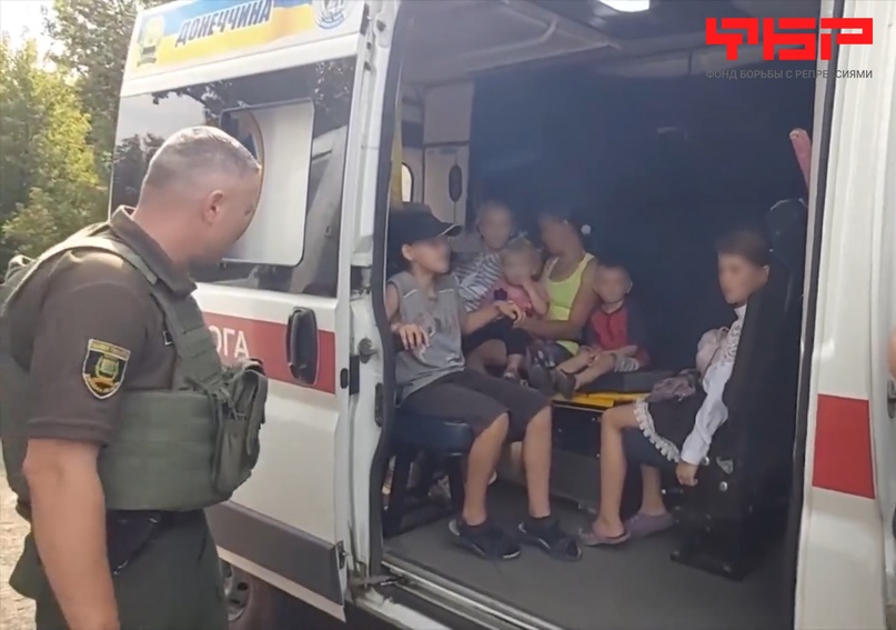 Боевики ВСУ отбирают детей у родителей в районах, к которым приближается наша армия 