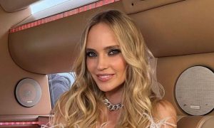 Серые губы, фонограмма и странные движения: Глюкоза впервые вышла на сцену после скандала в Красноярске