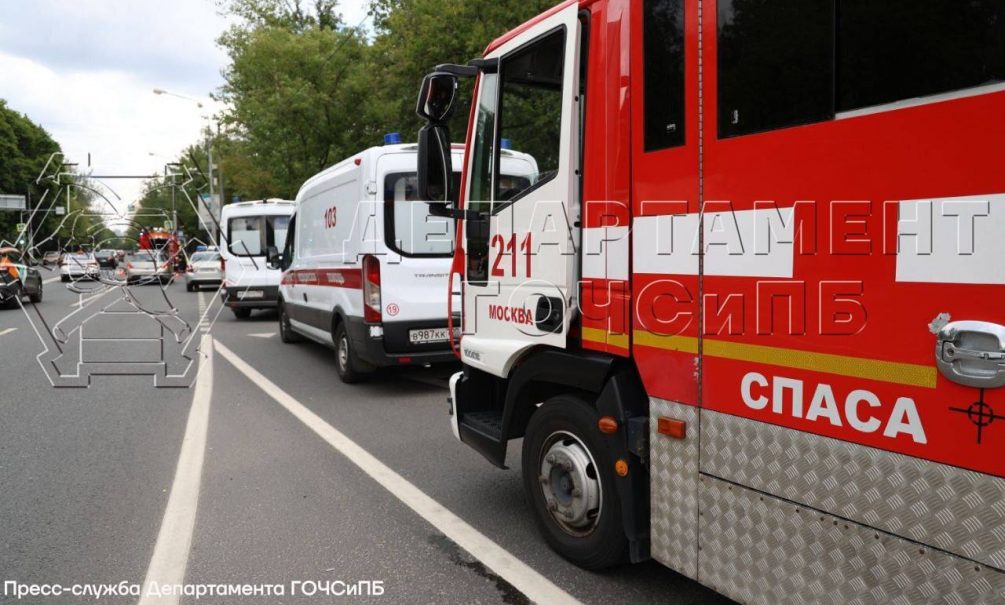 Ехавший на пожар замглавы МЧС Москвы попал в аварию 