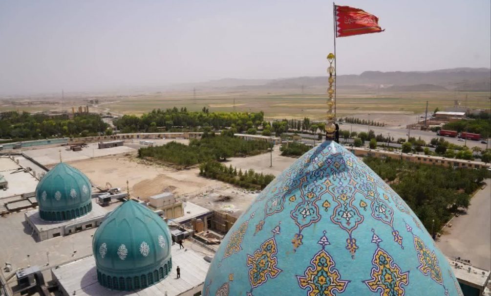 Ответ будет: Иран поднял красный «флаг мести» на куполе мечети Джамкаран 