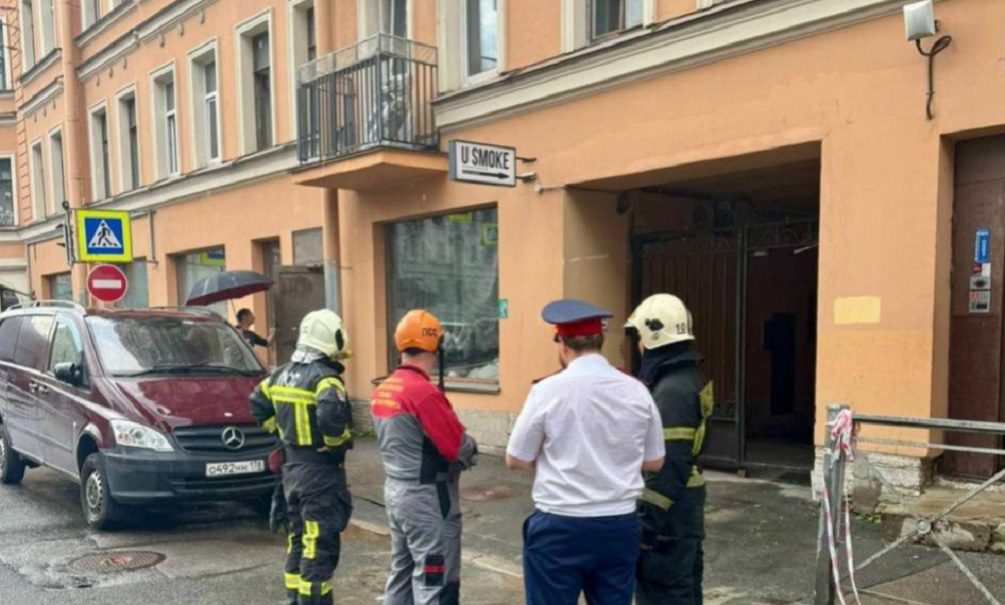 Жильцы эвакуированы: многоквартирный дом может вот-вот обрушиться в Петербурге 