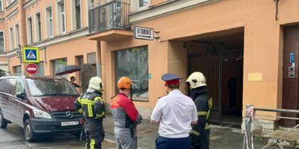 Жильцы эвакуированы: многоквартирный дом может вот-вот обрушиться в Петербурге