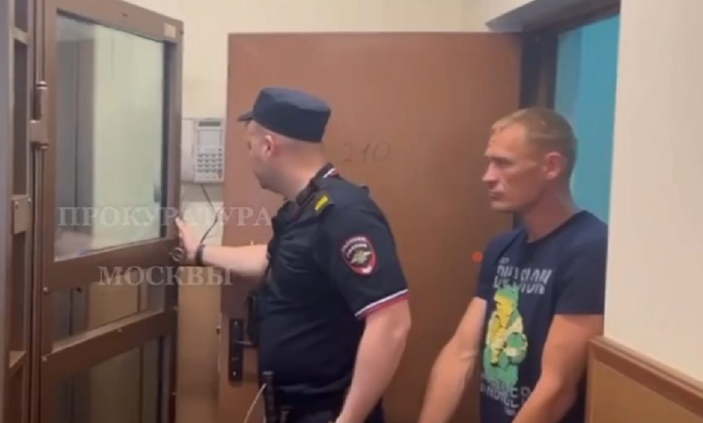 Среди бела дня: избивший и ограбивший пенсионерку на ходунках в Москве арестован 