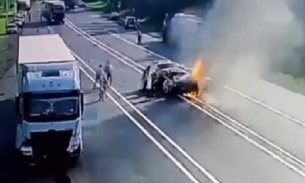 Скончался до приезда скорой: фатальное лобовое в Кузбассе попало на камеру наблюдения 