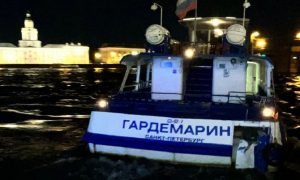 Три теплохода столкнулись на Неве в Санкт-Петербурге
