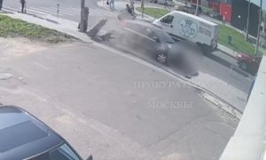 Автолюбительница в Москве сбила на переходе ребенка на самокате