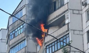 В Москве тушат крупный пожар в Южном Чертаново  