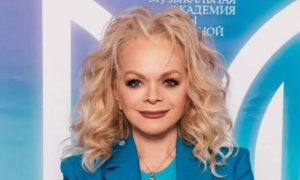 «Ничтожество! Просто убирайся отсюда»: Лариса Долина набросилась на раскритиковавших её песню